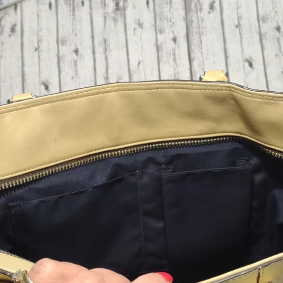 Coach Beige Leather Handbag - Picture 7 of 16